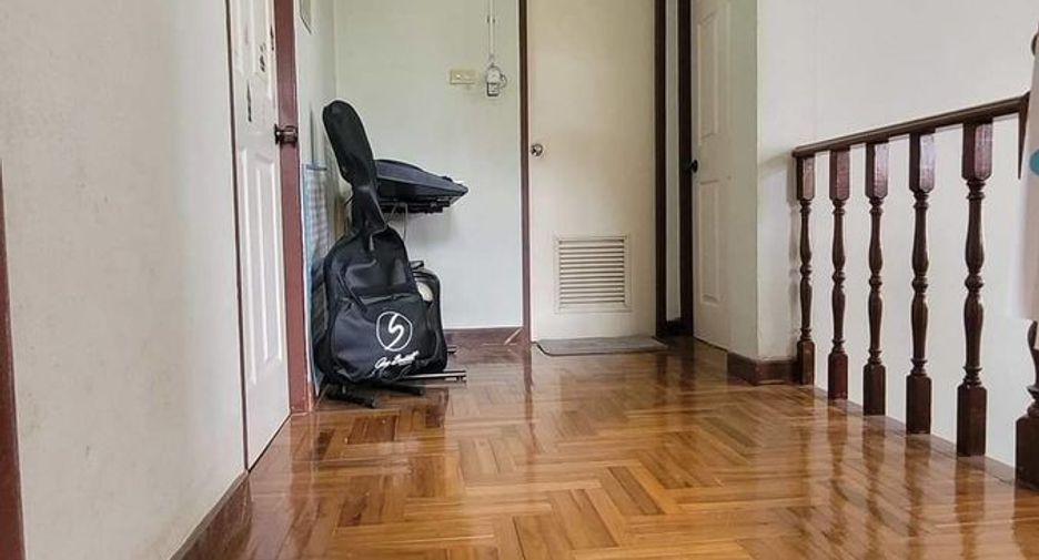 For sale 4 bedrooms house in Si Racha, Chonburi