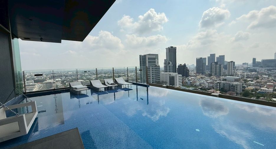 For sale 1 bed condo in Phra Khanong, Bangkok