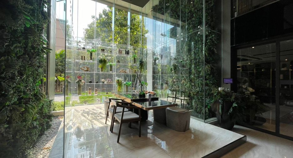 For sale 1 bed condo in Phra Khanong, Bangkok