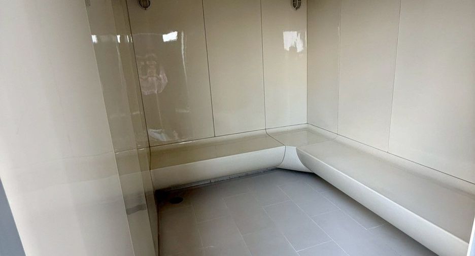 For sale 1 bed condo in Phra Khanong, Bangkok