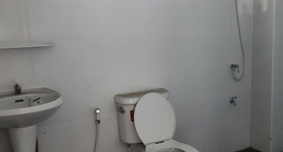 For rent retail Space in Bang Khun Thian, Bangkok