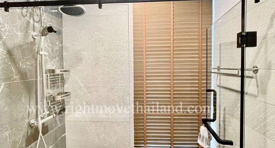 For sale 3 bedrooms townhouse in Watthana, Bangkok