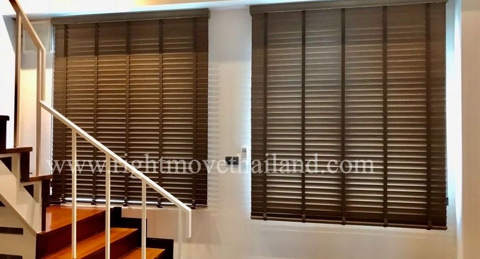 For sale 3 bedrooms townhouse in Watthana, Bangkok
