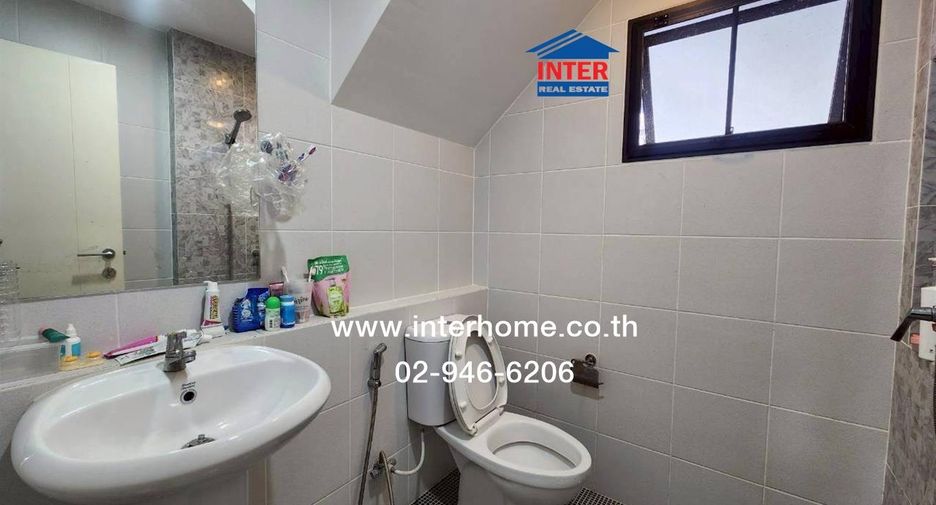 Casa en venta de 3 habitaciones en Phra Samut Chedi, Samut Prakan