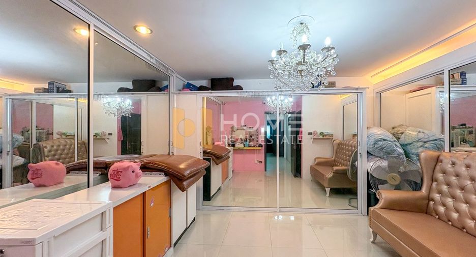 For sale 4 ベッドルーム office in Chatuchak, Bangkok