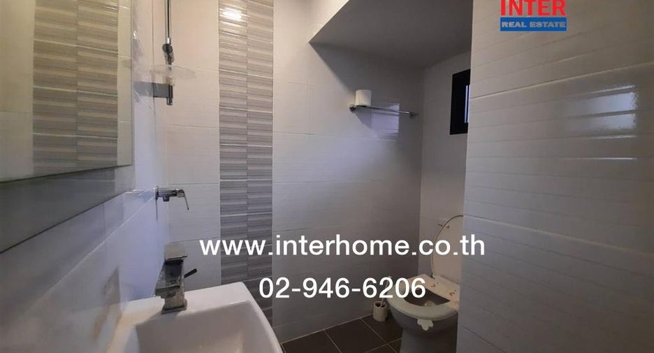 For sale 2 bedrooms townhouse in Bang Phli, Samut Prakan