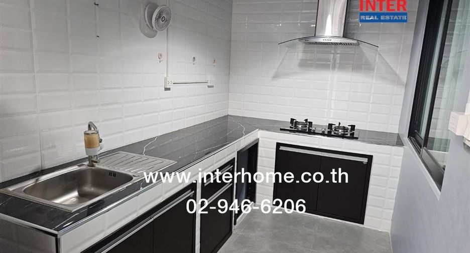 For sale 2 bedrooms townhouse in Bang Phli, Samut Prakan
