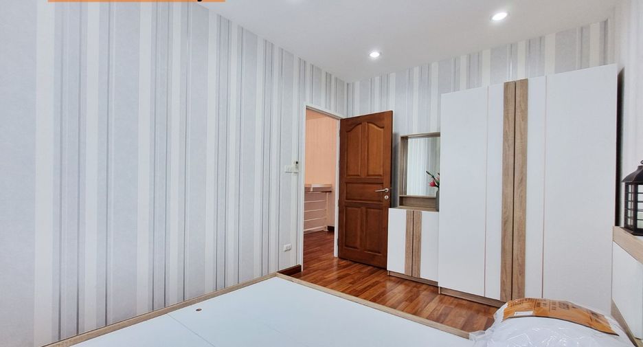 For rent 3 bedrooms townhouse in Suan Luang, Bangkok