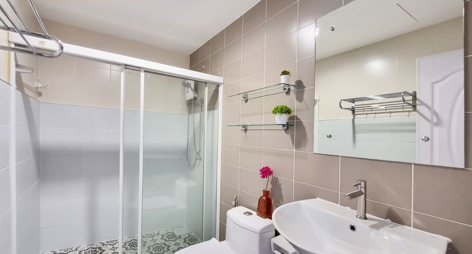 For rent 3 bedrooms townhouse in Suan Luang, Bangkok