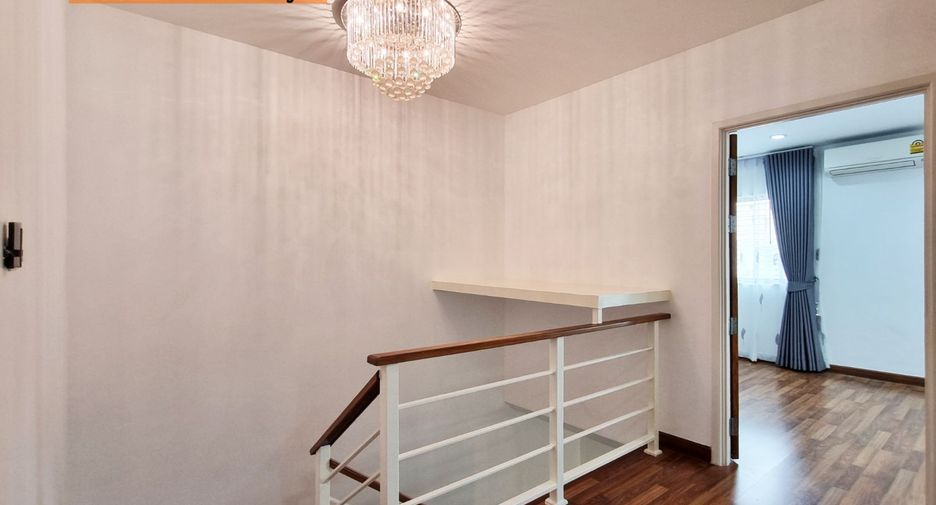 For rent 3 bedrooms townhouse in Suan Luang, Bangkok
