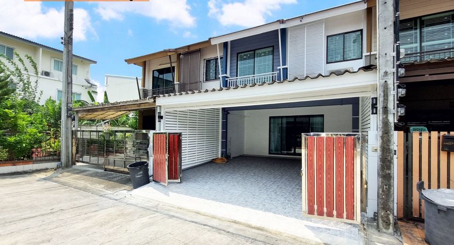 For rent 3 bedrooms townhouse in Suan Luang, Bangkok
