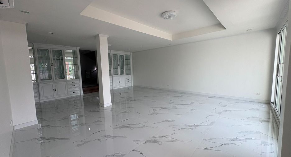 For rent 10 bedrooms house in Yan Nawa, Bangkok