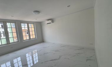 Haus zur Miete mit 10 Zimmer in Yan Nawa, Bangkok