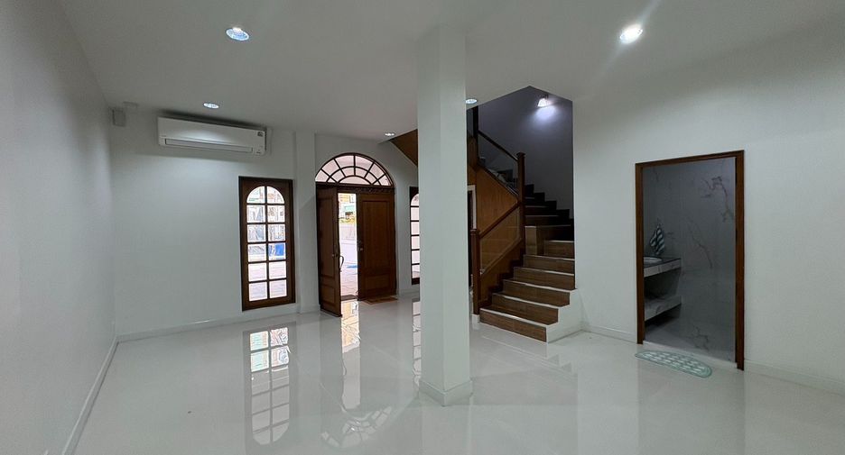 For rent 10 bedrooms house in Yan Nawa, Bangkok