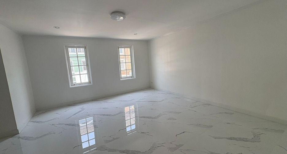 For rent 10 bedrooms house in Yan Nawa, Bangkok