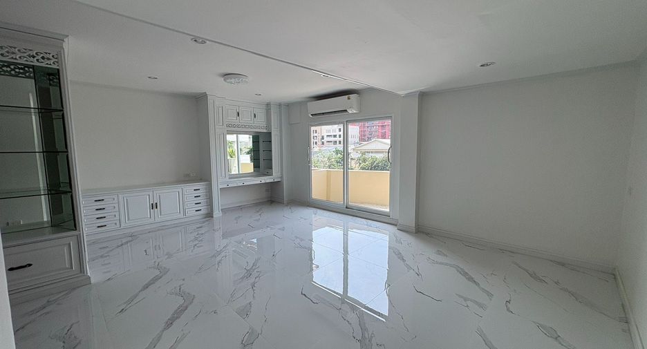 For rent 10 bedrooms house in Yan Nawa, Bangkok