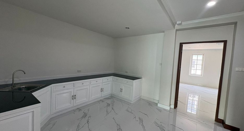 For rent 10 bedrooms house in Yan Nawa, Bangkok