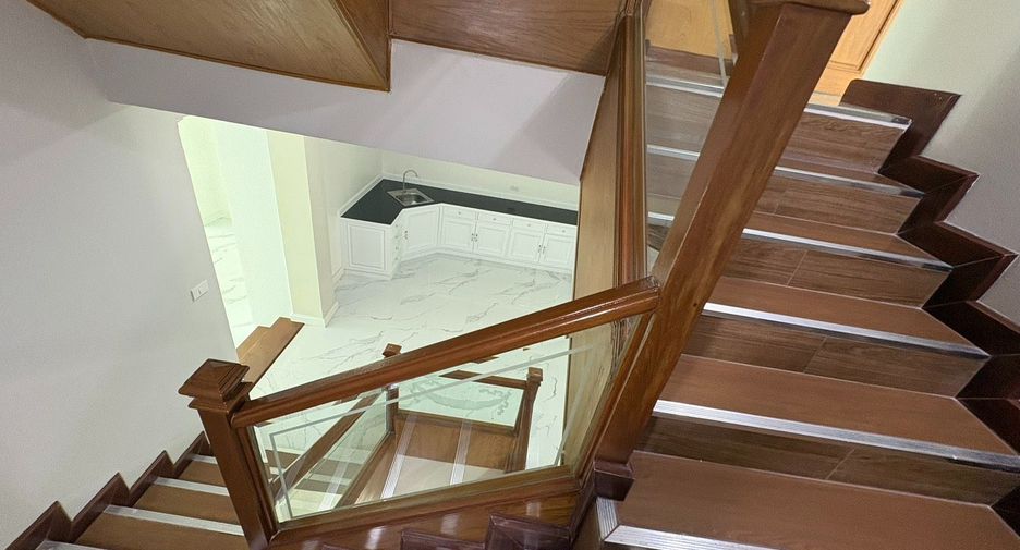 For rent 10 bedrooms house in Yan Nawa, Bangkok