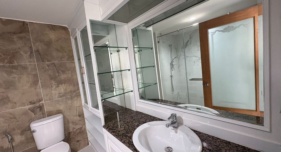 For rent 10 bedrooms house in Yan Nawa, Bangkok