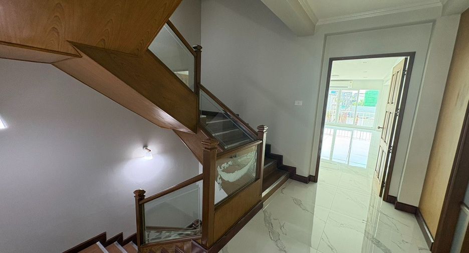 For rent 10 bedrooms house in Yan Nawa, Bangkok