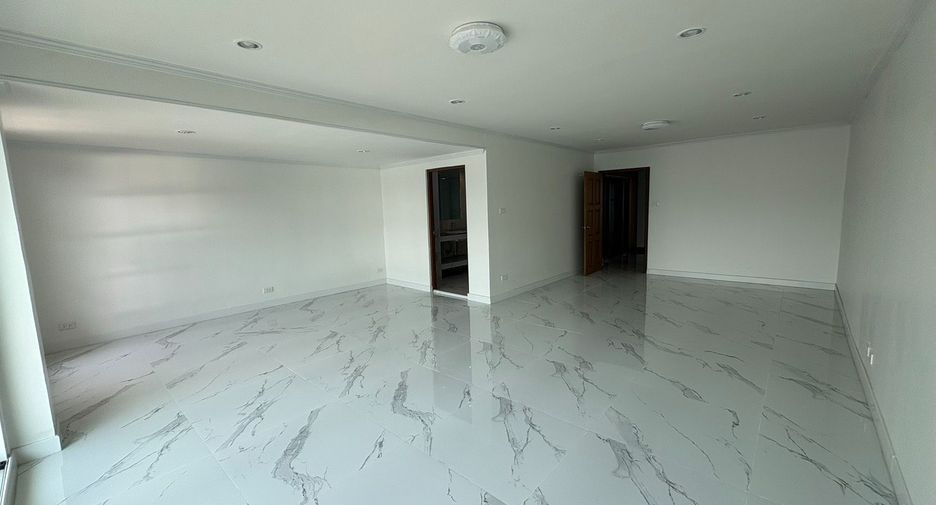For rent 10 bedrooms house in Yan Nawa, Bangkok