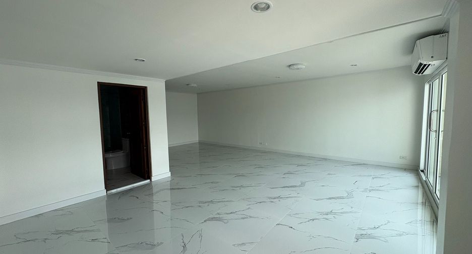 For rent 10 bedrooms house in Yan Nawa, Bangkok