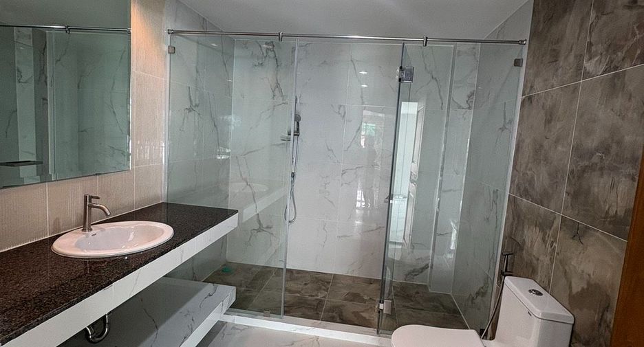 For rent 10 bedrooms house in Yan Nawa, Bangkok