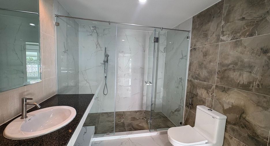 For rent 10 bedrooms house in Yan Nawa, Bangkok