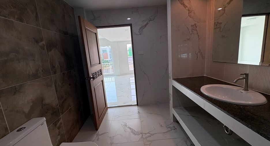 For rent 10 bedrooms house in Yan Nawa, Bangkok