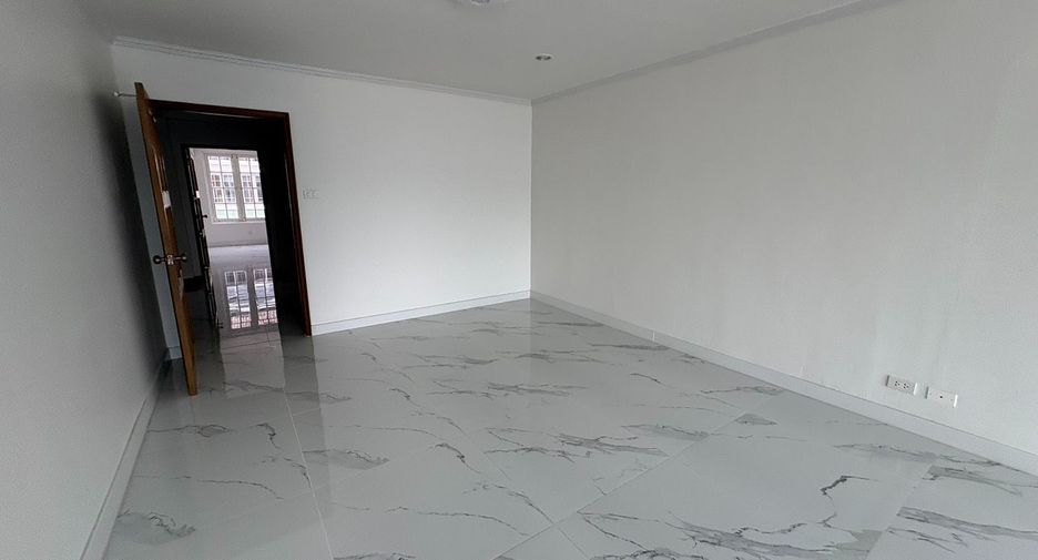 For rent 10 bedrooms house in Yan Nawa, Bangkok