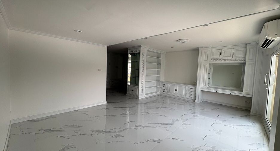For rent 10 bedrooms house in Yan Nawa, Bangkok