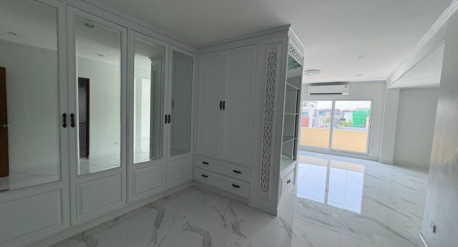 For rent 10 bedrooms house in Yan Nawa, Bangkok