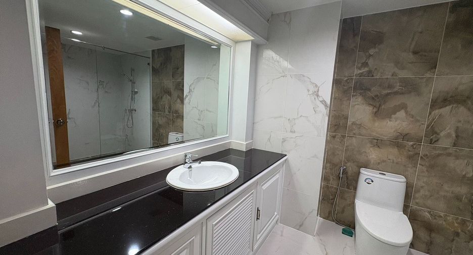 For rent 10 bedrooms house in Yan Nawa, Bangkok