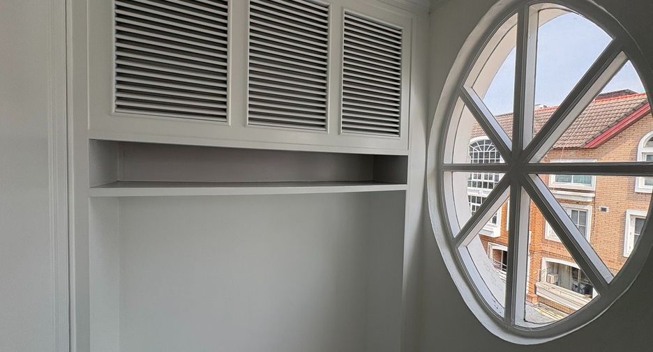For rent 10 bedrooms house in Yan Nawa, Bangkok