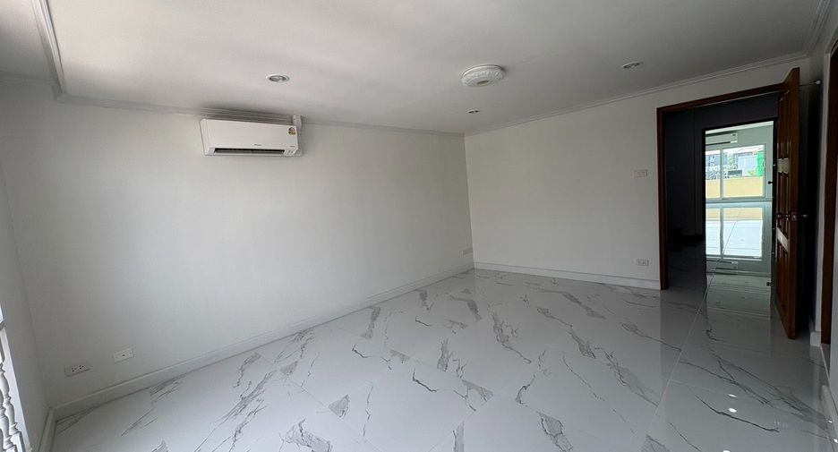 For rent 10 bedrooms house in Yan Nawa, Bangkok