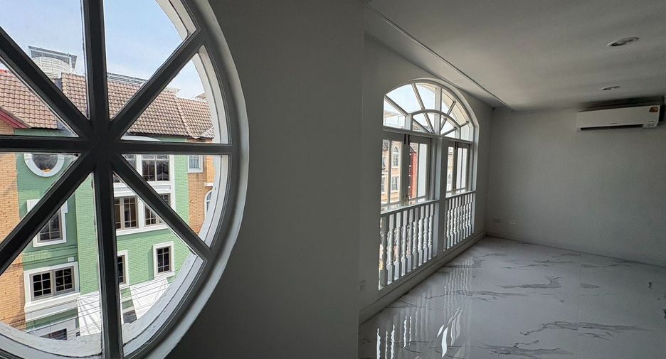 For rent 10 bedrooms house in Yan Nawa, Bangkok