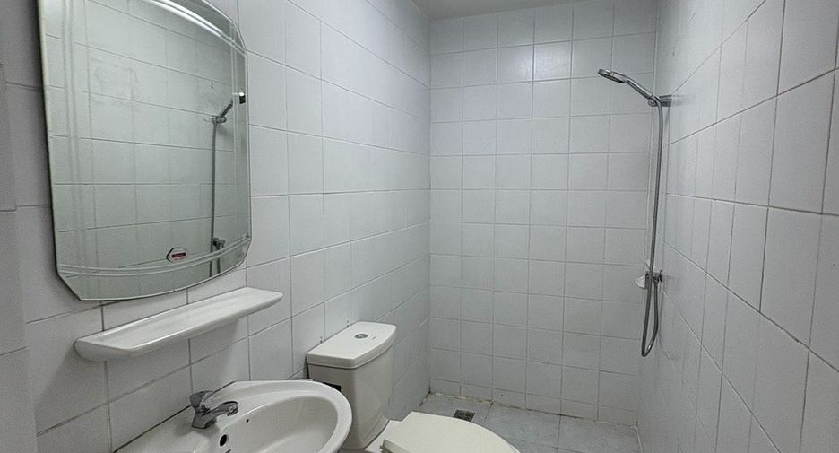 For rent 10 bedrooms house in Yan Nawa, Bangkok