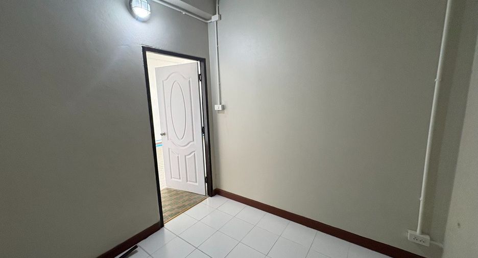 For rent 10 bedrooms house in Yan Nawa, Bangkok