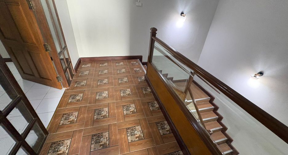 For rent 10 bedrooms house in Yan Nawa, Bangkok