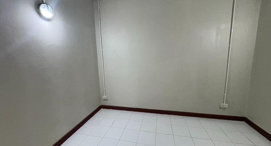 For rent 10 bedrooms house in Yan Nawa, Bangkok