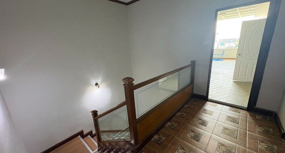 For rent 10 bedrooms house in Yan Nawa, Bangkok