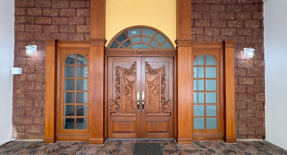 For rent 10 bedrooms house in Yan Nawa, Bangkok
