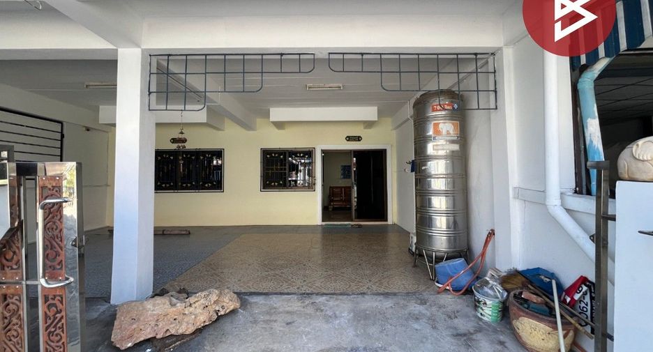 For sale 4 bedrooms townhouse in Mueang Samut Prakan, Samut Prakan