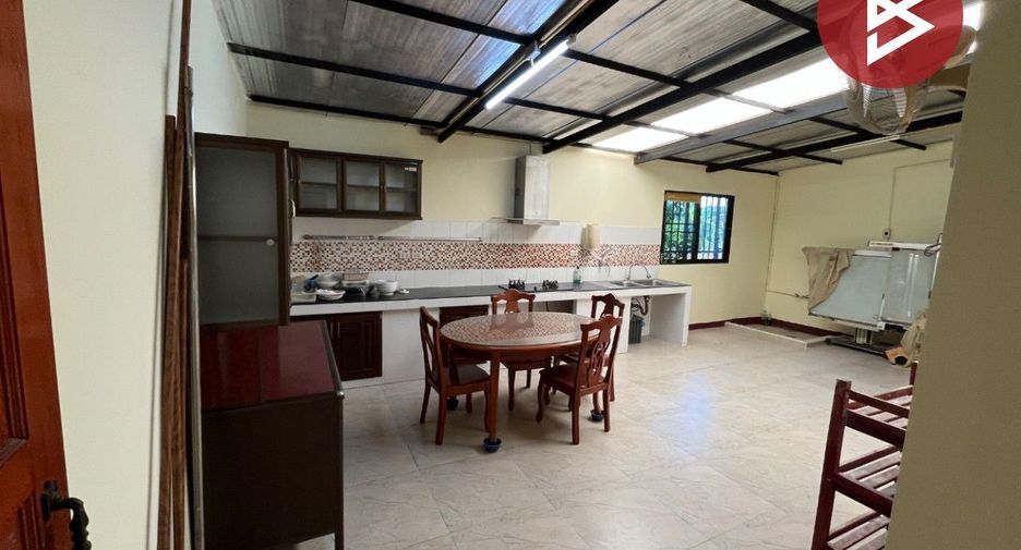For sale 4 bedrooms townhouse in Mueang Samut Prakan, Samut Prakan