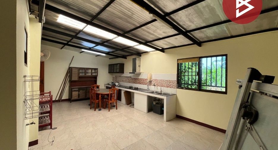 For sale 4 bedrooms townhouse in Mueang Samut Prakan, Samut Prakan