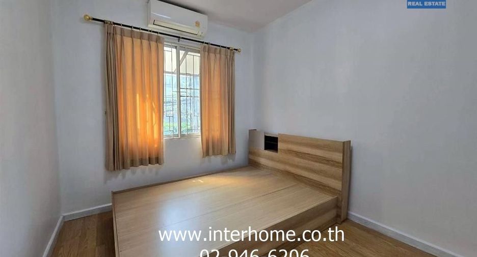 For sale 3 bedrooms townhouse in Lat Phrao, Bangkok