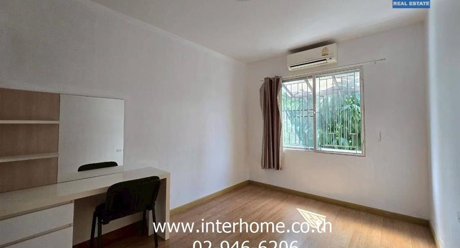 For sale 3 bedrooms townhouse in Lat Phrao, Bangkok