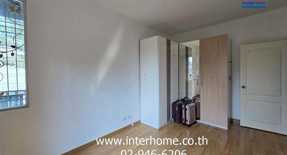 For sale 3 bedrooms townhouse in Lat Phrao, Bangkok