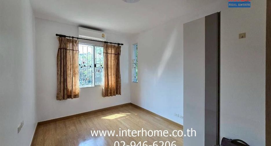 For sale 3 bedrooms townhouse in Lat Phrao, Bangkok