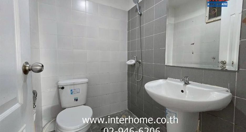 For sale 3 bedrooms townhouse in Lat Phrao, Bangkok